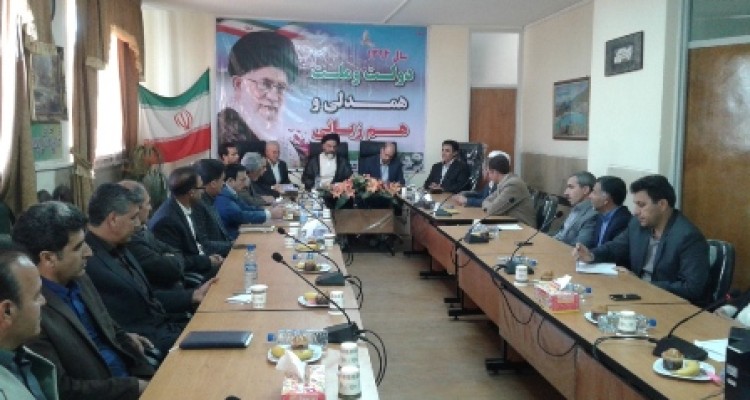 در جلسه شورای آموزش و پرورش اسلام آباد غرب از کرم محمدی تجلیل شد