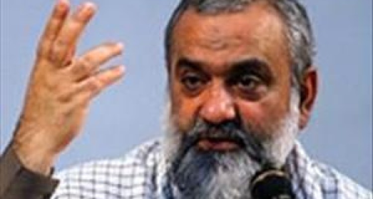  کسانی که برای سازش با استکبار چراغ سبر نشان می‌دهند، صلاحیت تفسیر پیام امام (ره) را ندارند