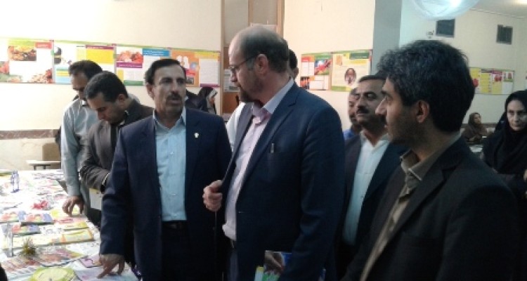 نمایشگاه پوستر،عکس و کتاب با موضوع پویایی،بالندگی و جوانی جمعیت  در اسلام آباد غرب