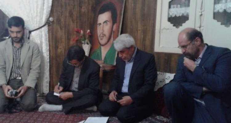 دیدار و سرکشی مسئولین اسلام آبادغرب از خانواده شهدا و جانبازان 