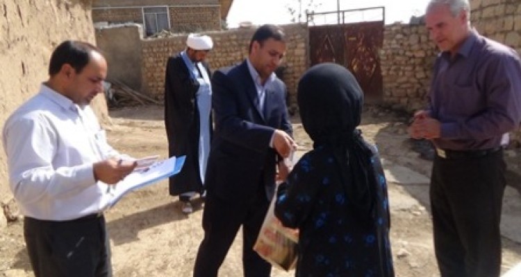 توزیع 300 سبد غذایی در بین مددجویان کمیته امداد اسلام آبادغرب