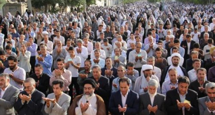 اقامه نماز پرشکوه عید سعیدفطر در اسلام آباد غرب +تصاویر