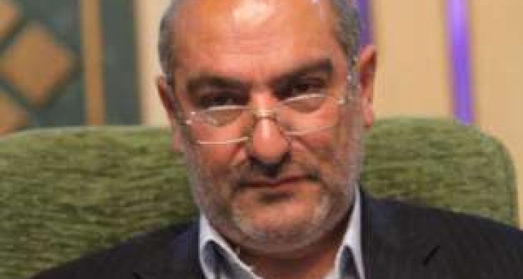 دروازه های سیاسی و اقتصادی ایران به روی دشمنان باز نمی شود/ تلاش فرصت طلبان برای خارج کردن انقلاب از مسیر اصلی