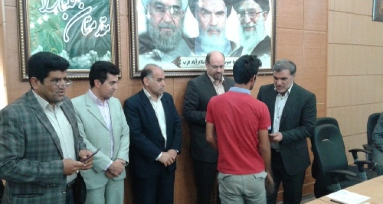 تجلیل از ورزشکاران قهرمان  کشوری در اسلام آباد غرب/ تعیین کمیته های میزبانی مسابقات کشتی قهرمانی جوانان کشور در اسلام آبادغرب