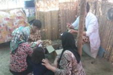 ارائه خدمات بهداشتی درمانی اکیپ های سیار تیپ 181 زرهی ارتش در اسلام آبادغرب به عشایر شهرستان