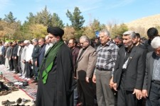 نماز ظهر عاشورا با حضور عزاداران حسینی در اسلام آبادغرب اقامه شد