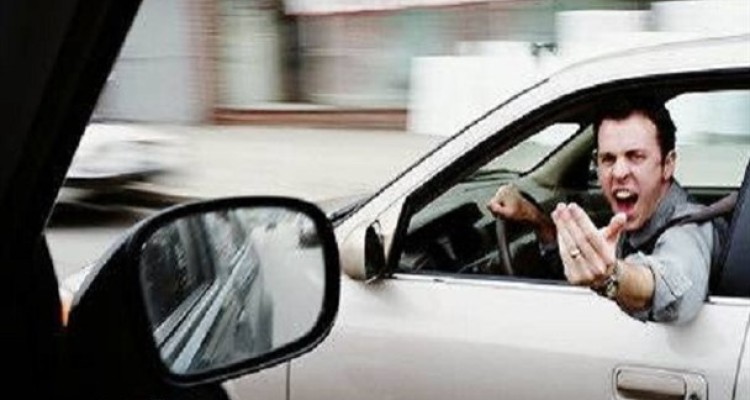  چرا بد رانندگی می‌کنیم؟/مهم‌ترین مشکل ما رانندگی تهاجمی است