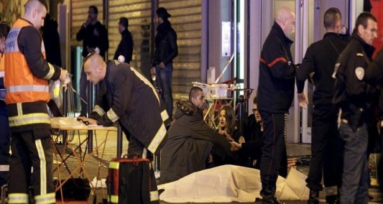 ۳۶۰ کشته و زخمی در حملات داعش/اولاند جان سالم به در برد