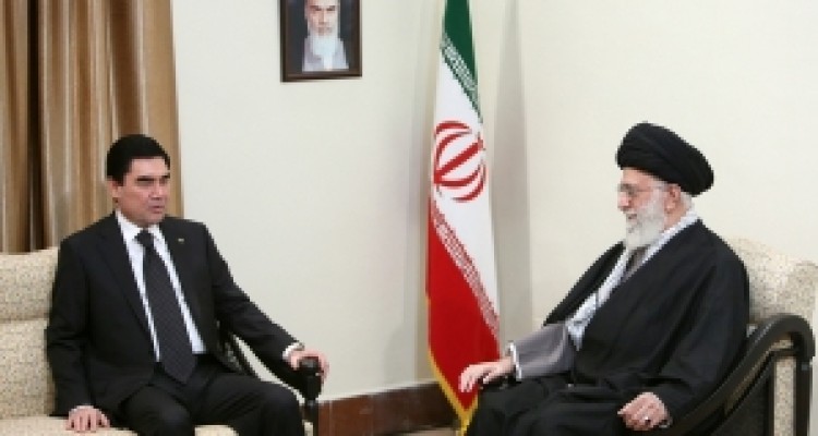 راه مقابله با جریانهای تروریستی مجال دادن به مردم در فعالیتهای اسلامی و تقویت حرکتهای فکری عقلانی است