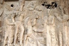 زانو زدن «والرین» در برابر «پادشاه ایران» را به نخست وزیر ایتالیا نشان دهید