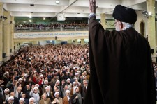 من از گفتن حقیقت خسته نخواهم شد/ دشمن می‌خواهد در انتخابات اعمال نفوذ کند/ مجلسِ مرعوب غرب مملکت را بدبخت می‌کند