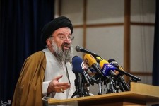 دشمن از روزنه اقتصاد درصدد ضربه‌زدن است/ درمان مشکلات در تحقق اقتصاد مقاومتی است