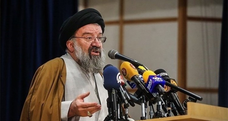 دشمن از روزنه اقتصاد درصدد ضربه‌زدن است/ درمان مشکلات در تحقق اقتصاد مقاومتی است