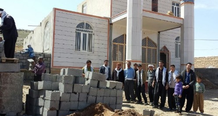 اردوی گروه جهادی شهید شوهانی در اسلام آبادغرب/بهسازی مسجد روستای مومنایی