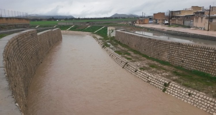 بارش رحمت الهی بر سر اسلام آباد غرب ادامه دارد؛ از خوشحالی کشاورزان تا پرآب شدن رودها و آب گرفتگی معابر
