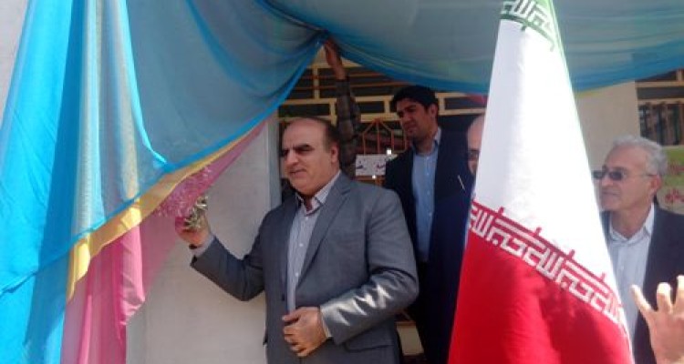 به صدا درآوردن زنگ «سپاس معلم» توسط استاندار کرمانشاه در اسلام آبادغرب/برگزاری مراسم گرامیداشت روز معلم 