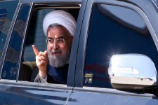 مطالبه اقتصادی مردم زیر حاشیه پردازی های دولت/ معطلی400هزار جوان در صف دریافت وام 3میلیونی