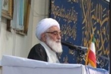 دشمن برای منحرف ساختن جوانان ما از مسیر اسلام برنامه دارد