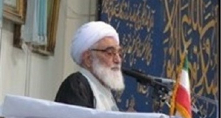 دشمن برای منحرف ساختن جوانان ما از مسیر اسلام برنامه دارد