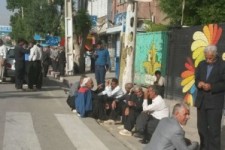 قد خمیده کارگران اسلام آبادی زیر فشار بیکاری/ چشمان گریان صنعت از بی توجهی دولت به مصوبات راهگشا