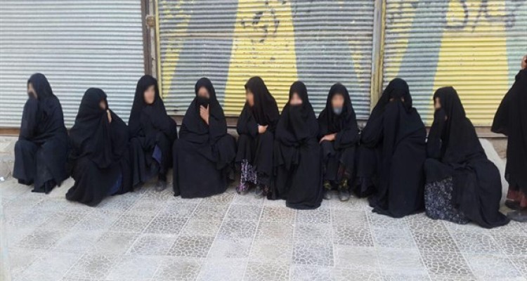 نقاب غیرت از روی دولت افتاد/ بانوان هم به کارگران میدانی پیوستند+ تصاویر