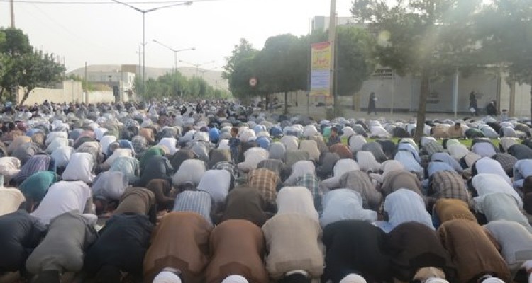 اقامه نماز عید فطر در اسلام آبادغرب+تصویر