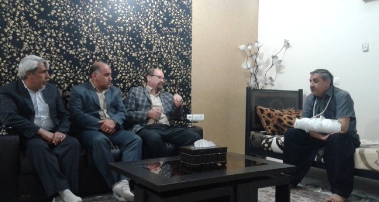 عیادت مسئولین اسلام آبادغرب از مصدوم عملیات تروریستی در شهرستان