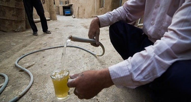 آب این روستا، رنگارنگ و اسیدی است/اوضاع روز به روز وخیم تر می شود+تصاویر