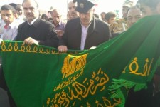 استقبال بی‌نظیر مردم اسلام آبادغرب از پرچم مقدس حرم مطهر رضوی+ تصاوير