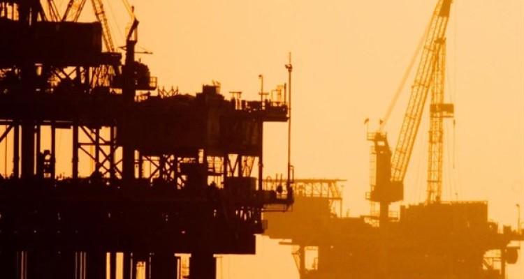 اصلاح قراردادهای جدید نفتی در حد حرف است/ هیچ مسئله محرمانه ای در جلسه غیر علنی مطرح نشد/ هیچ کس جز دولت از قراردادهای جدید نفتی اطلاعی ندارد