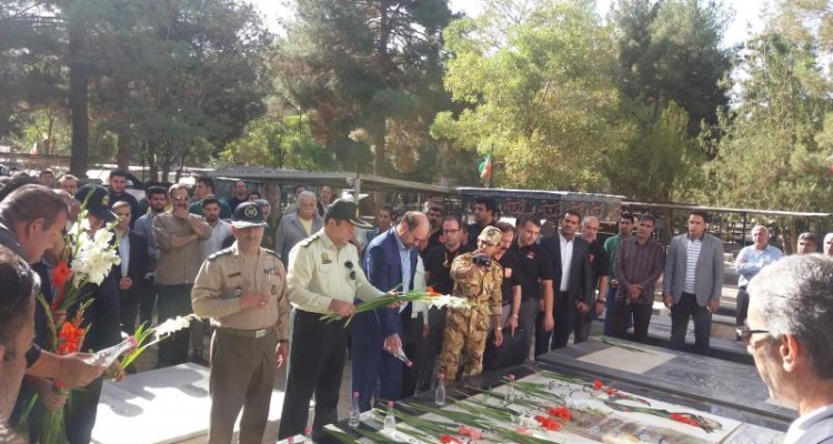 مراسم غبار روبی مزار شهدای اسلام آبادغرب برگزار شد