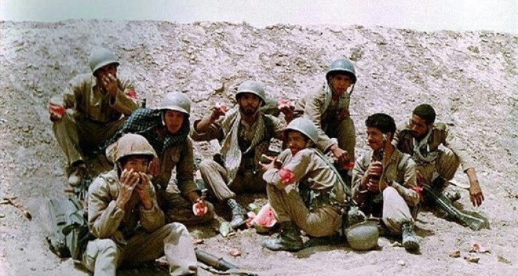 شیشلیگ خوری رزمندگان در جبهه!+تصاویر