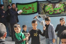 مراسم عزاداری دانش آموزان مدرسه ابتدایی مولانا اسلام آبادغرب+تصاویر