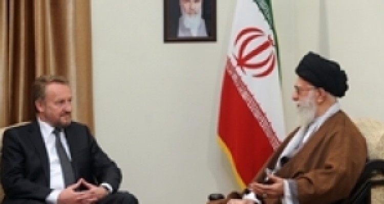 ائتلاف نظامی غرب علیه تروریزم واقعی نیست/ زادگاه تکفیر و تروریزم، دولت امریکا و بعضی دولتهای اروپایی است