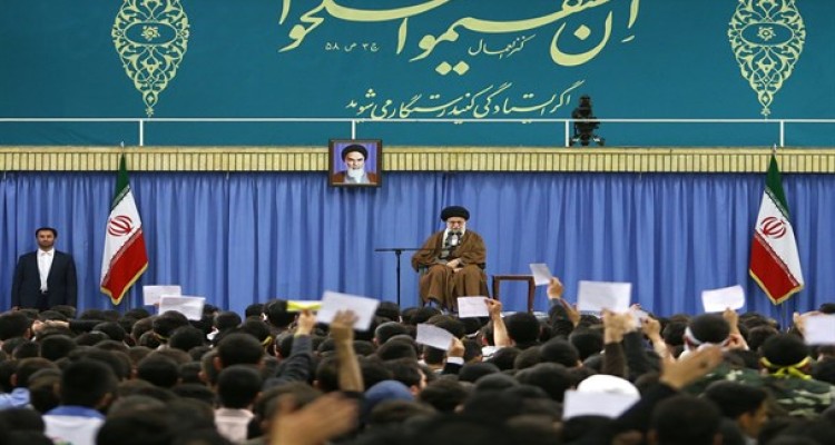 مذاکره با آمریکا نه تنها مشکلات را حل نمی‌کند بلکه افزایش هم می‌دهد/مشکلات کشور با روحیه و تفکر انقلابی حل خواهد شد