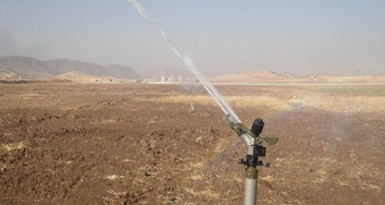 تجهیز زمین های هنرستان کشاورزی اسلام آباد غرب به سیستم آبیاری تحت فشار