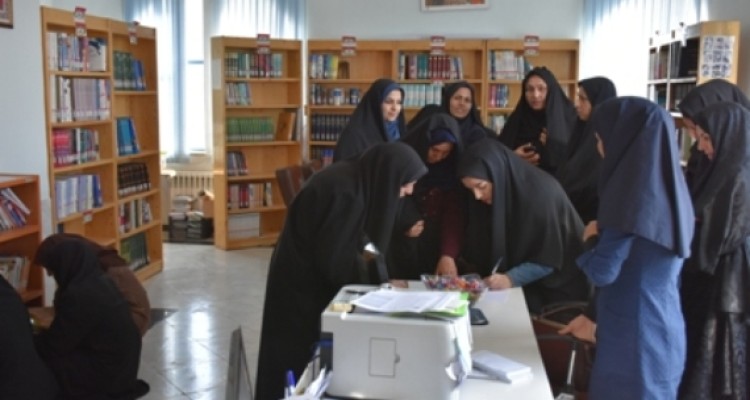 عضویت بانوان شاغل ادارات شهرستان در کتابخانه های عمومی اسلام آبادغرب