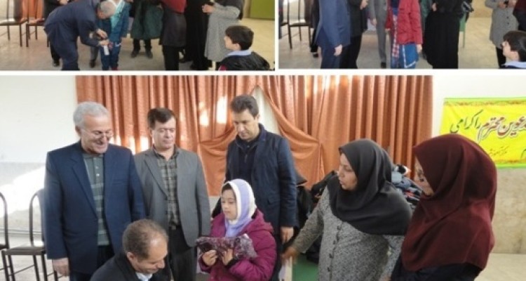 تهیه و توزیع البسه زمستانی برای دانش آموزان نیازمند در اسلام آبادغرب