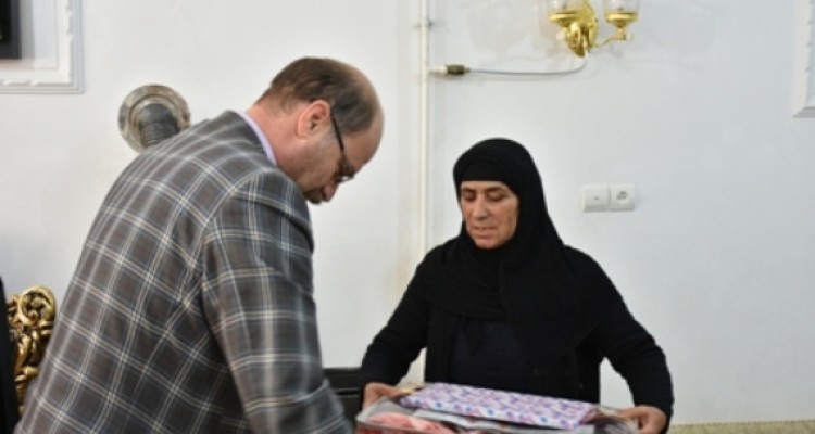 دیدار مسئولین با خانواده شهدای اسلام آبادغرب/ فرماندار اسلام آباد غرب:داعش یک پدیده شوم درمنطقه است