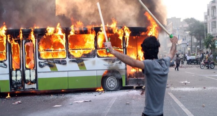 اعترافات تکان دهنده کارمند سفارت انگلیس برای صحنه آرایی فتنه 88/ با ستاد موسوی در تهران مستقیماً ارتباط داشتیم/ از لندن به ما گفتند بگویید تقلب شده است