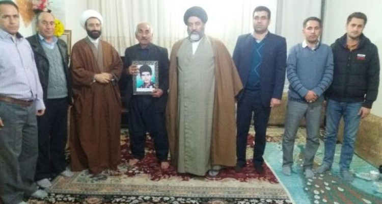 امام جمعه اسلام آبادغرب: خانواده شهدا صاحبان اصلی انقلابند