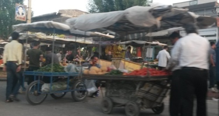 ساماندهی دست فروشان میوه فروش در اسلام آبادغرب/ تعیین تکلیف 40 غرفه متروکه شهرداری