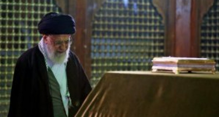 حضور رهبر انقلاب در مرقد مطهر امام راحل و گلزار شهدای بهشت زهرا