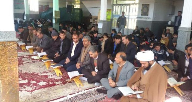 برگزاری مراسم محفل انس با قرآن  در محل مسجد امام رضا (ع) شهر حمیل+عکس