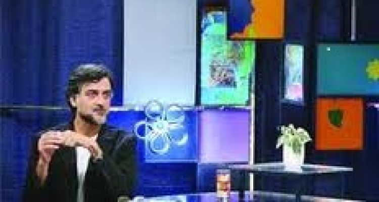 ثبت نام مجری سرشناس تلویزیون برای اعزام به جبهه +فیلم 