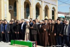 مراسم تشییع پیکر مرحوم احمد عزیزی برگزار شد/ اقامه نماز میت بر پیکر شاعر انقلابی/ خالق "کفش های مکاشفه" در خاک آرام گرفت