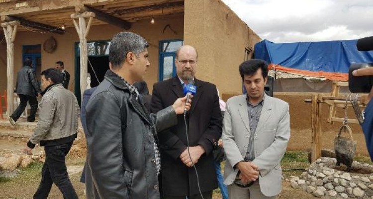 ورود 30هزار مسافر نوروزی به شهرستان اسلام آبادغرب/دعوت از مهمانان نوروزی برای سفر به ديار پهلوانان و قهرمانان دوران دفاع مقدس