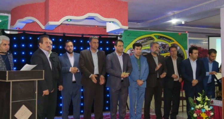 تجلیل از حامیان و بازیکنان تیم هندبال اسلام آبادغرب