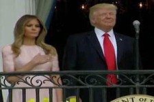 وقتی رئیس‌جمهور آمریکا احترام به سرود ملی را فراموش می‌کند! + فیلم 