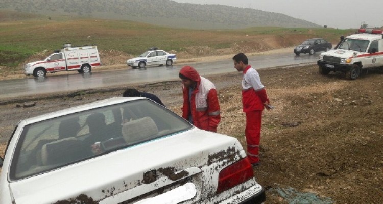 واژگونی پژو پارس در محور کرمانشاه به اسلام آبادغرب+عکس